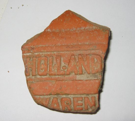 Fragment Steen met woord Holland erin gestampt