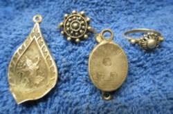 zilveren ringen en een zeeuws knopje
